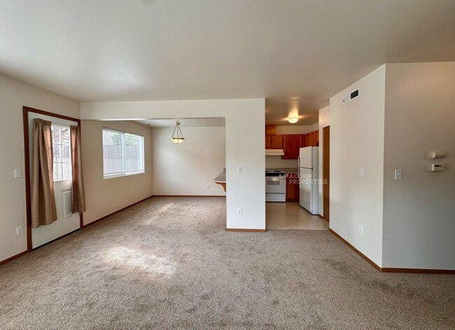 Building Photo - 944 NW Quarterdeck Loop