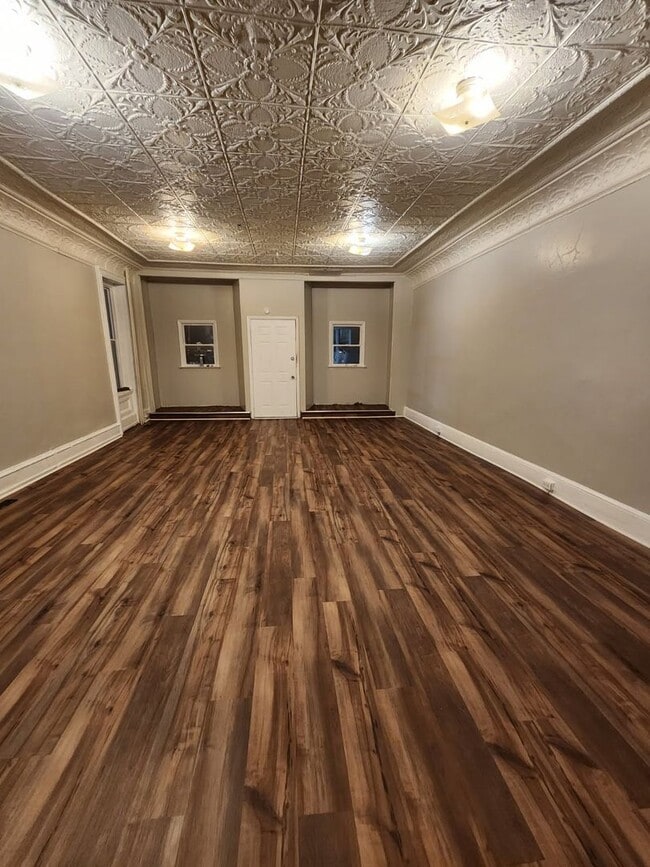 Building Photo - 1023 Greenwich St