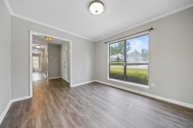 Building Photo - 210 Hillbrook Dr