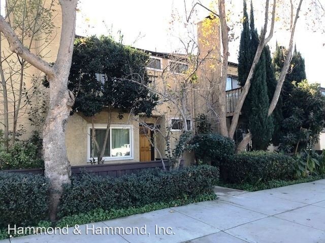 Primary Photo - 17440 Vanowen St