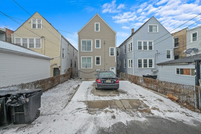 Building Photo - 2947 N Lawndale Ave