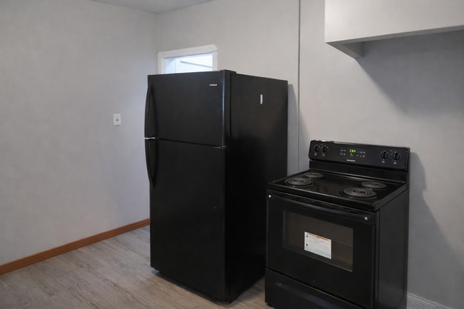 Building Photo - 1064 Woodview Rd