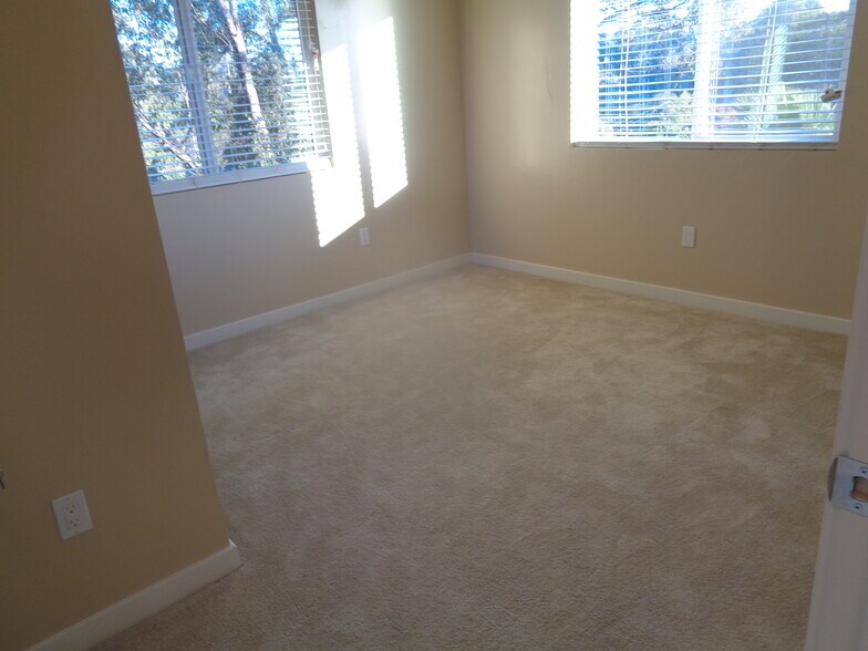 Building Photo - 4953 Campanile Dr