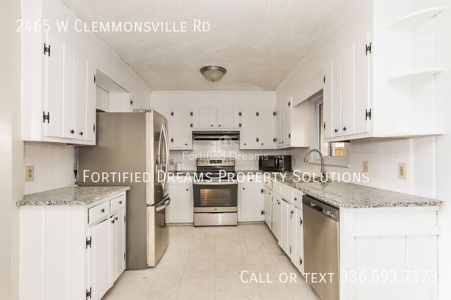 Building Photo - 2465 W Clemmonsville Rd