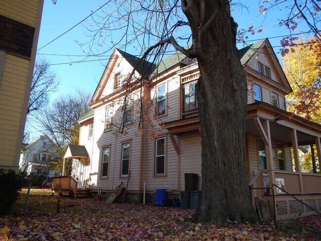 Building Photo - 134 Bassett St