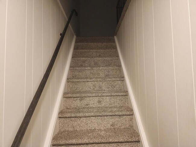 Building Photo - 17 Alexander Dr