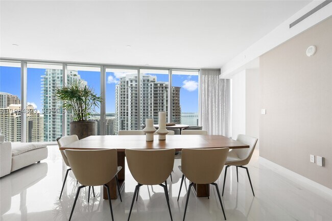Building Photo - 300 Biscayne Blvd