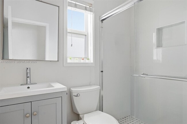 Building Photo - 104 SW 40th Ave