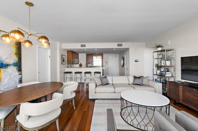 Building Photo - 8100 River Rd