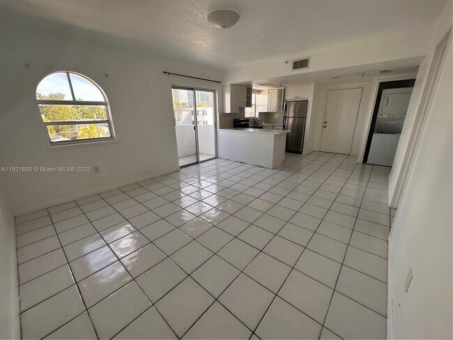 Building Photo - 3052 SW 27th Ave