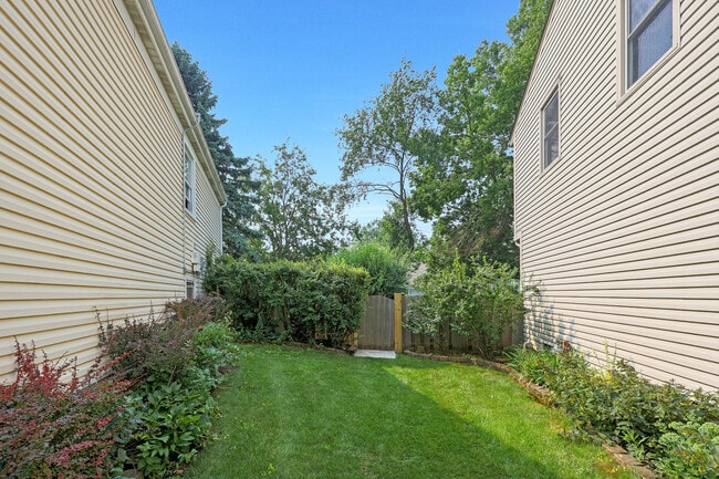 Building Photo - 1356 Larchmont Dr