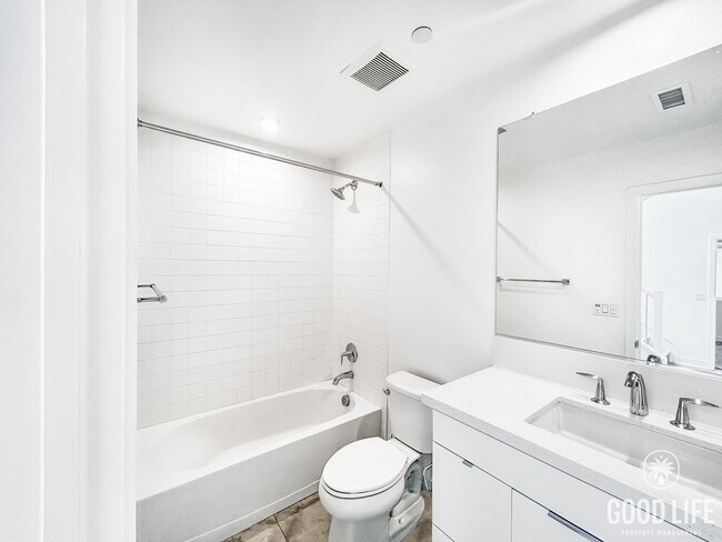 Building Photo - Beautiful 3BD/2.5BA W/ AC and Attached Gar...