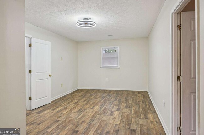 Building Photo - 7379 N Mitchell Ct