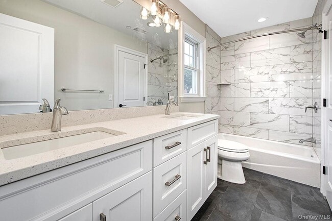 Building Photo - 113 Gainsborg Ave E