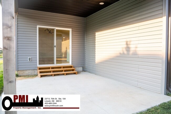 Building Photo - 5 Bedroom 3 bath, beautiful home in North ...
