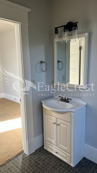 Building Photo - 105NSP