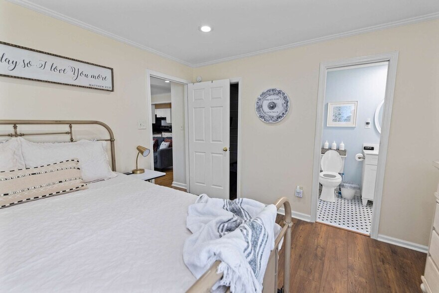 Building Photo - 1252 Mt Moriah Rd