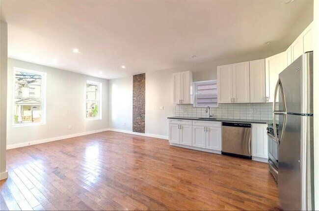 Primary Photo - 83 Woodlawn Ave