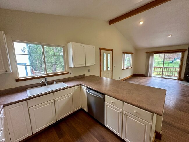 Building Photo - Creekside Home with Bonus Room above 2-Car Garage Alta Sierra