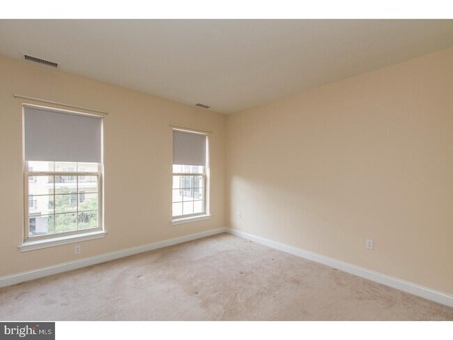 Building Photo - 500 Admirals Way