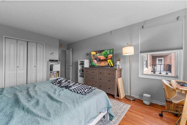 Building Photo - 225 St Pauls Ave