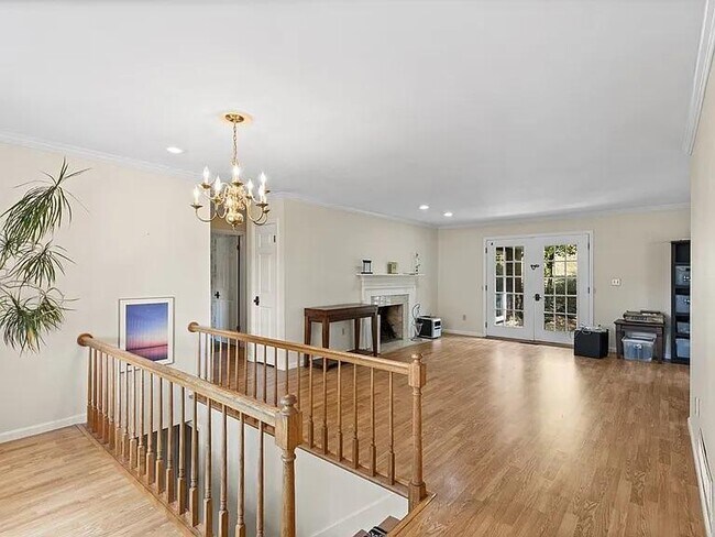 Building Photo - 1447 Beverly Dr