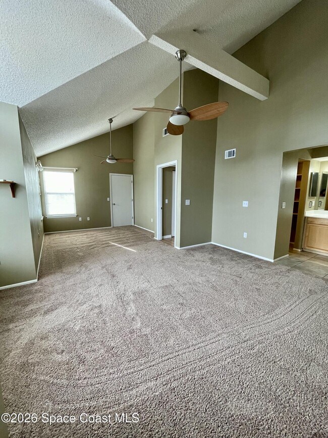 Building Photo - 4775 Lake Waterford Way