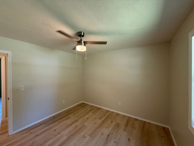 Building Photo - Remodeled 3 Bedroom 2 Bathroom home in Battlefield MO