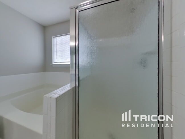 Building Photo - 6526 Revena Ct