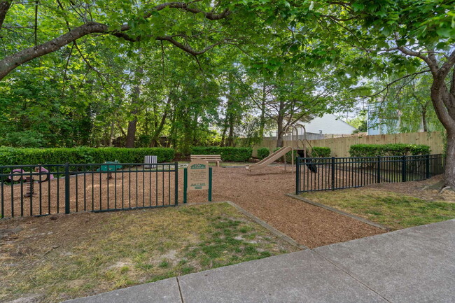 Building Photo - Spacious 4-Bedroom Retreat in Fuquay-Varin...
