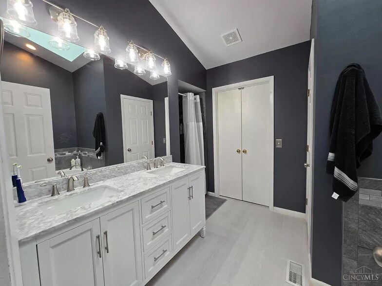 Building Photo - 9426 Hunters Creek Dr