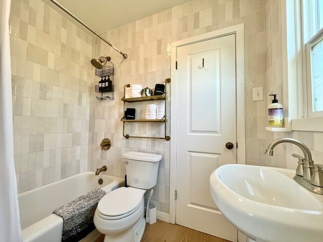 Building Photo - Charming 2 Bedroom, 1 Bathroom Home in Arroyo Grande