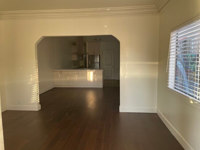 Bright, open floor plan - 2031 Sheridan St