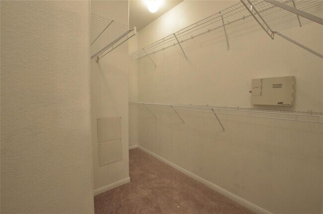 Building Photo - 9200 Westheimer Rd
