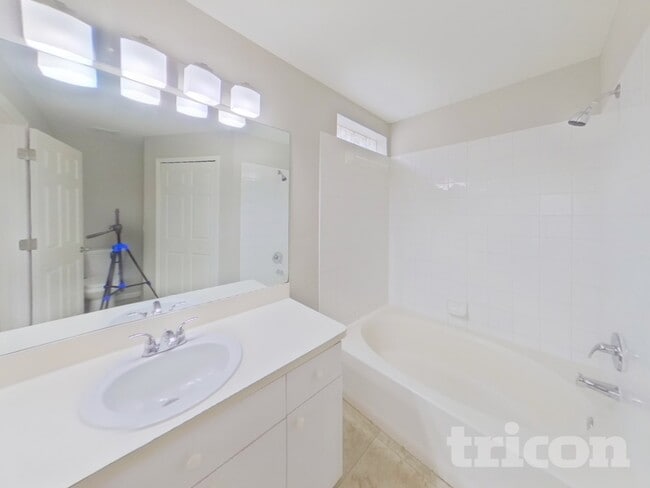 Building Photo - 914 Cape Cod Cir