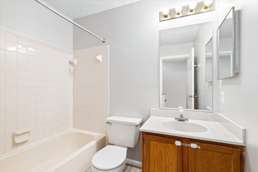 Building Photo - 4975 Pintail Ct