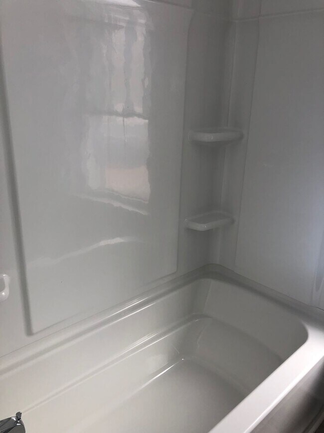 Building Photo - 4 bed/2 bath rental south of campus!