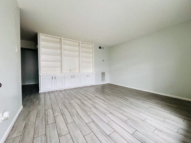 Building Photo - 5123 Del Monte Dr