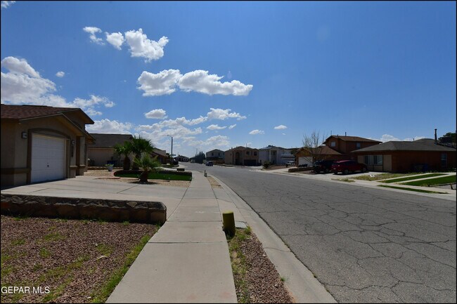 Building Photo - 3112 Tierra Ayala Dr