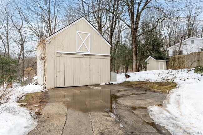 Building Photo - 277 Old Post Rd