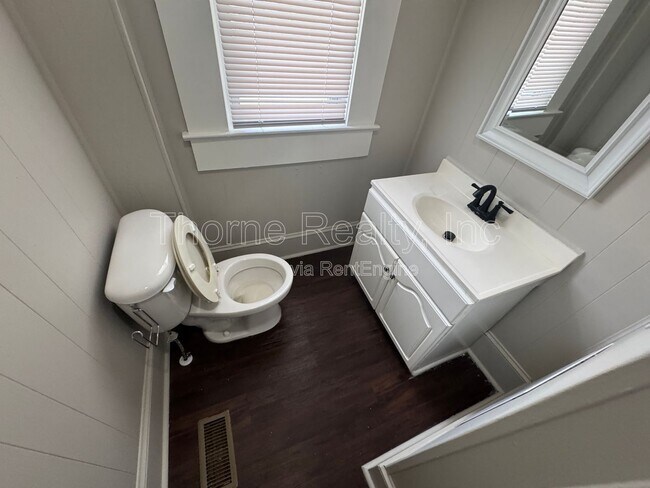 Building Photo - 817 Arlington St