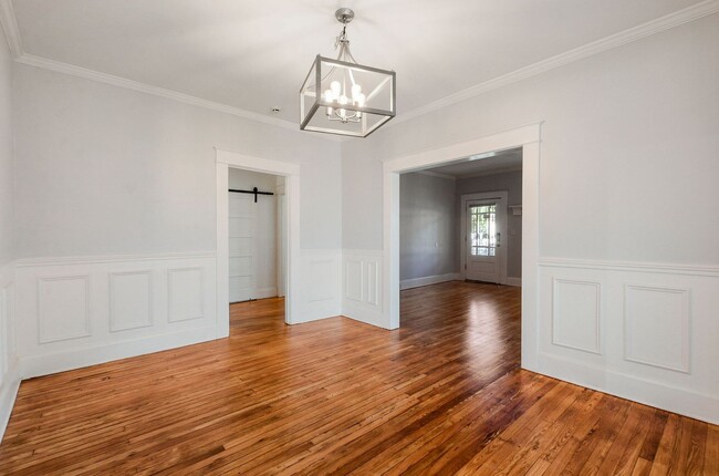 Building Photo - 5 Blocks from Armature Works!  Gorgeous 2 ...