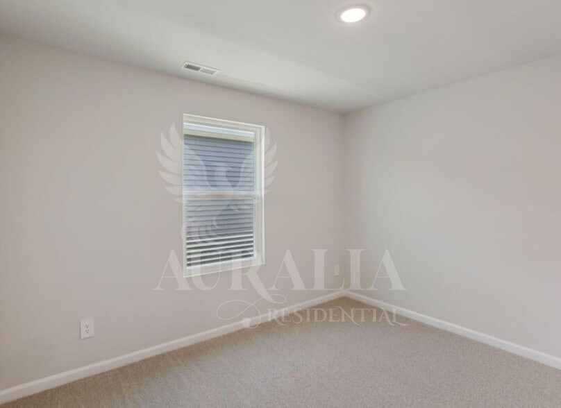 Building Photo - 805 Ottawa Dr