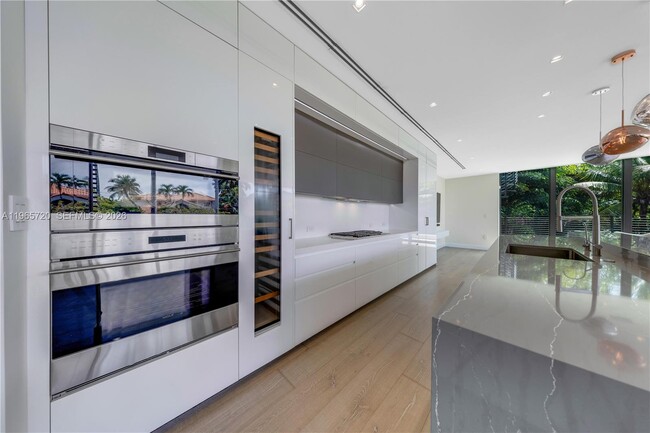 Building Photo - 420 N Hibiscus Dr