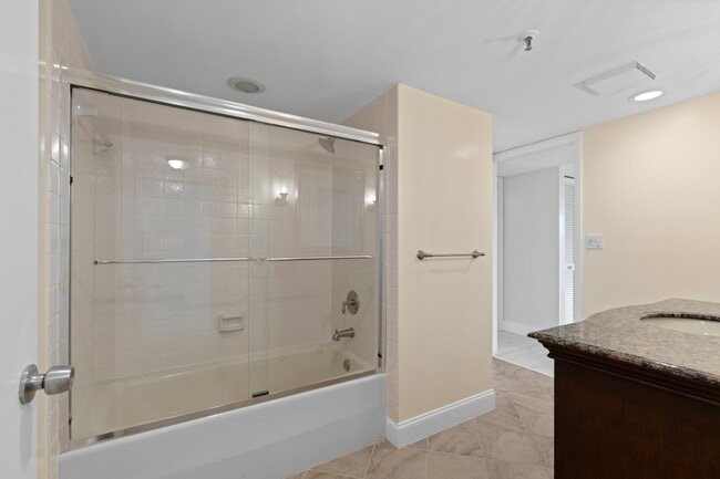 Building Photo - 7020 Half Moon Cir