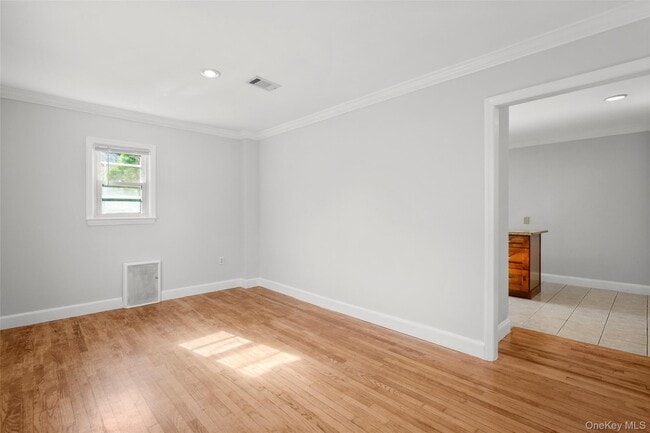 Building Photo - 528 N Wagner Ave