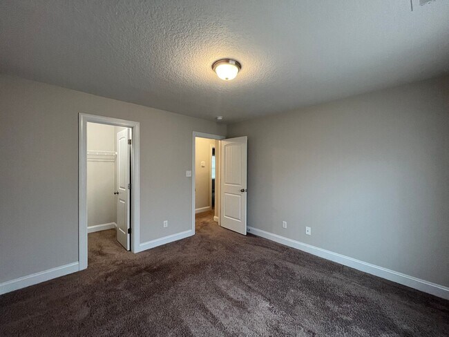 Building Photo - Welcome to Stateside!