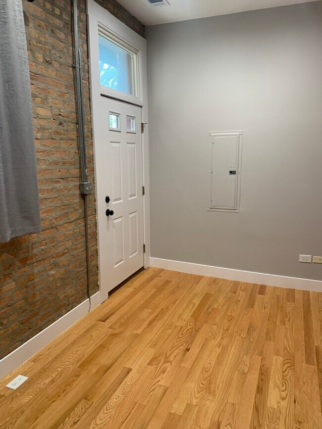 Building Photo - 1303 W Flournoy St