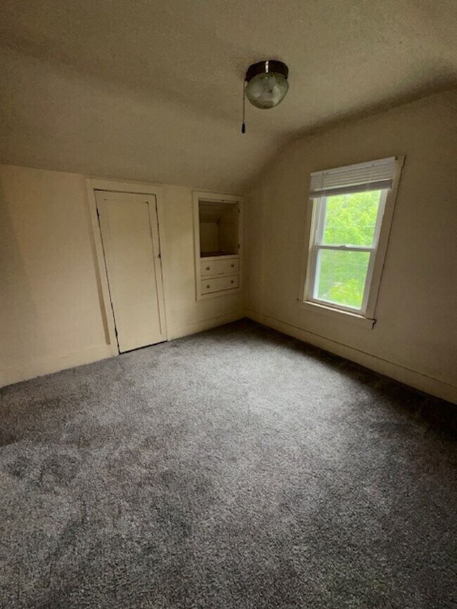 Building Photo - 3 Bedroom single family home coming soon!