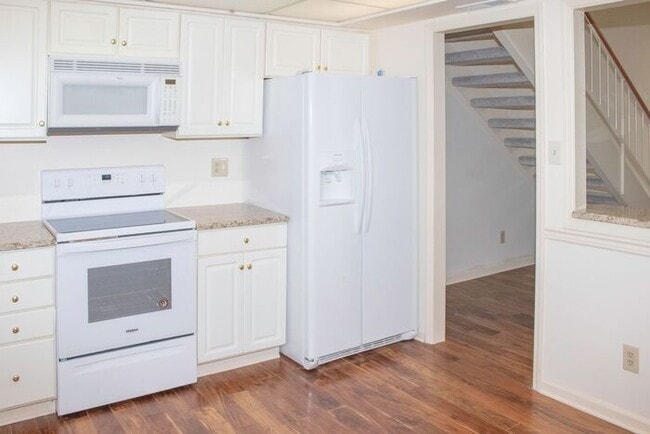 Building Photo - Updated 2BR 2.5BA Home w/ Lake Access • New Countertops • Patio in Farragut